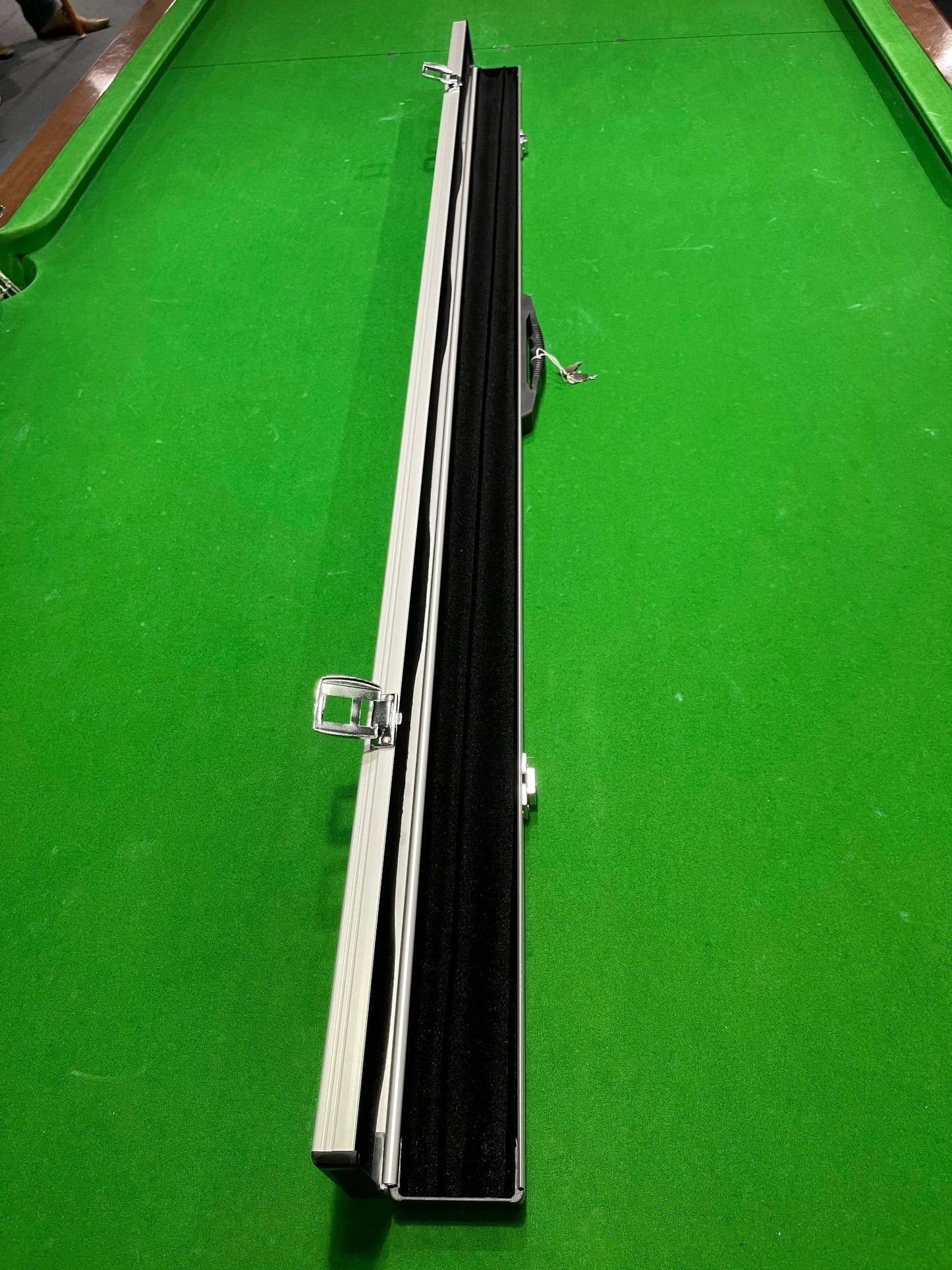 Aluminium Deluxe 1pce 60" Pool, Snooker & Billiard Cue Case - Q-Masters