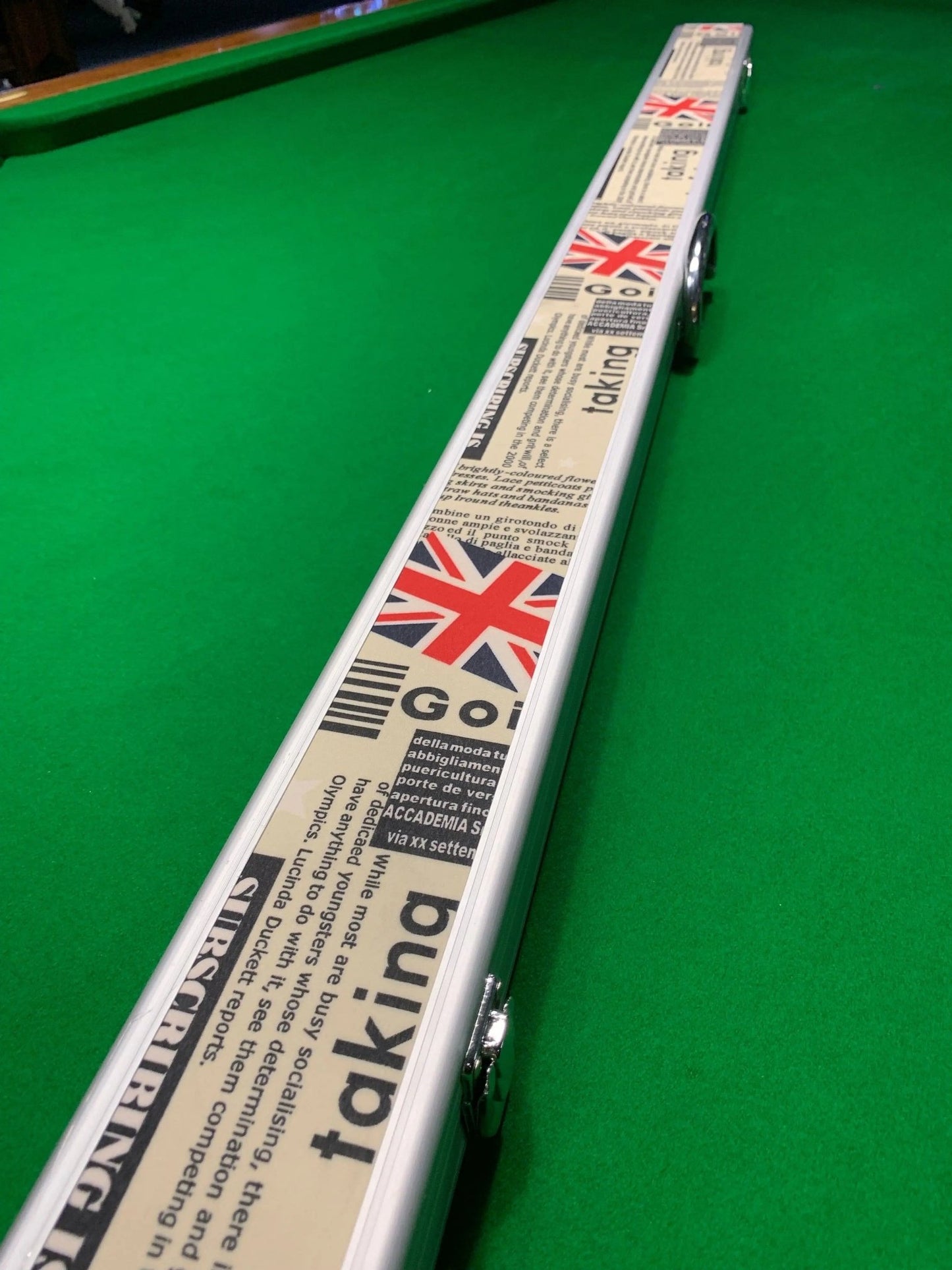 Deluxe Aluminium Design Pool Snooker Billiard 3/4 Cue Case - Q-Masters