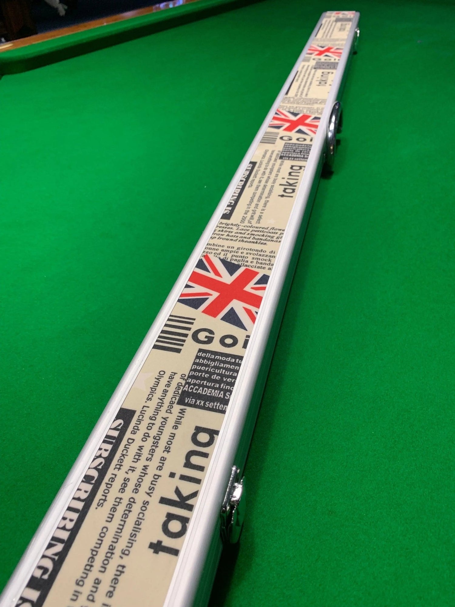 Deluxe Aluminium Design Pool Snooker Billiard 3/4 Cue Case - Q-Masters