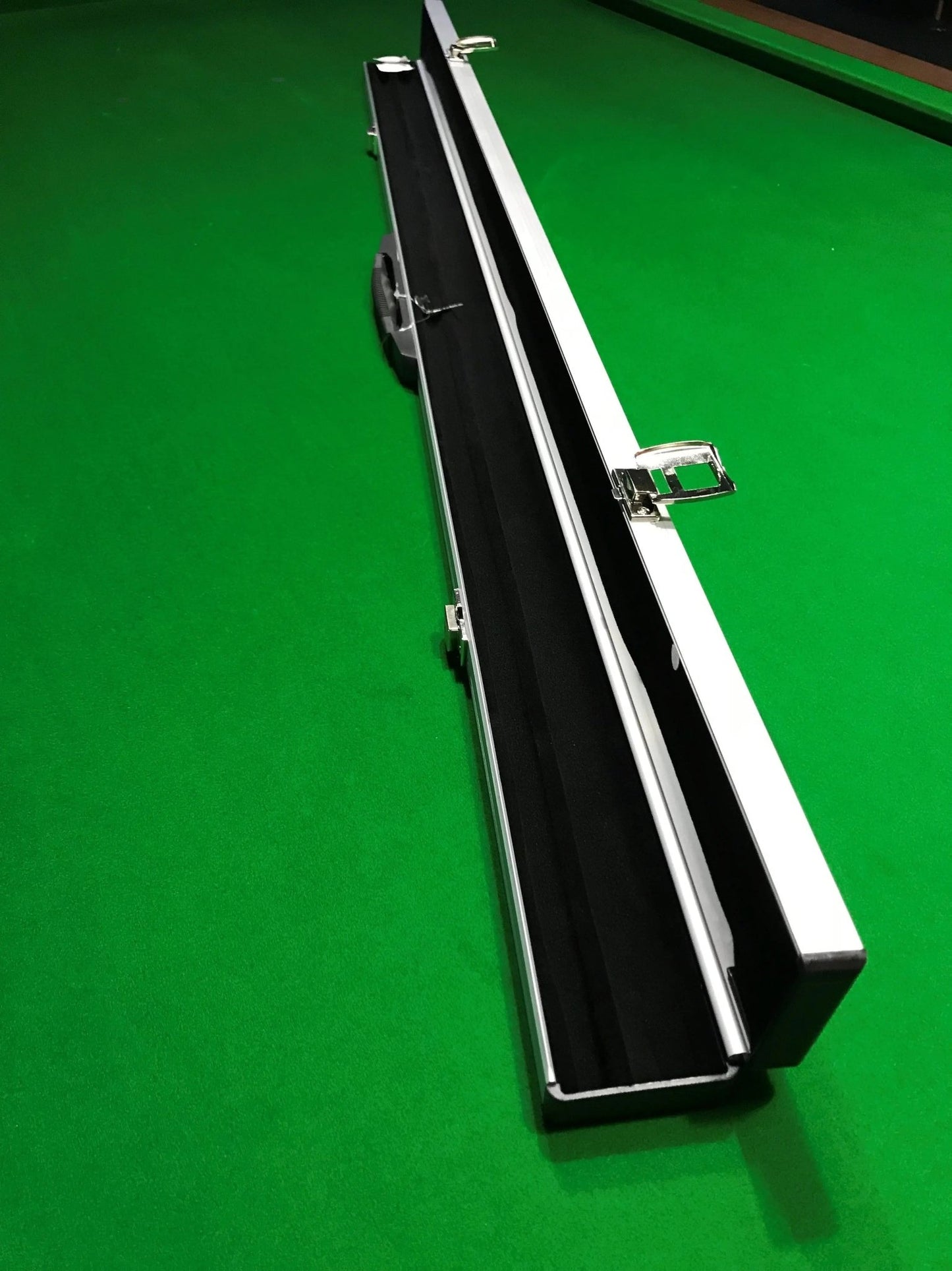 Aluminium Deluxe 3/4 Pool, Snooker & Billiard Cue Case - Q-Masters
