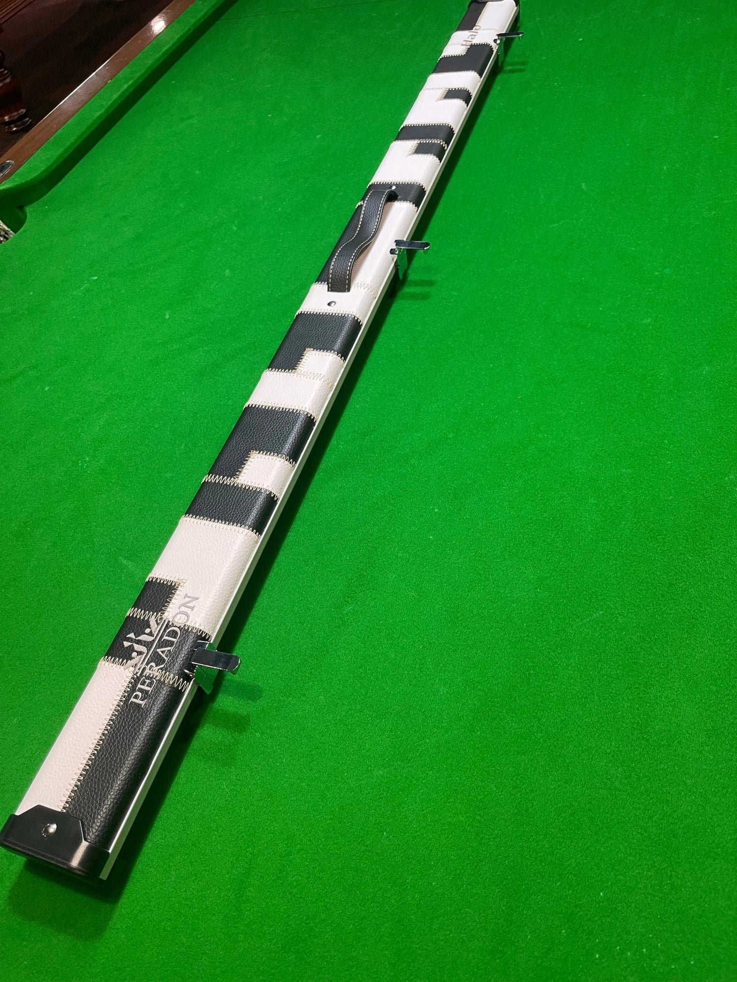 PERADON Halo 3/4 Pool, Snooker & Billiard Cue Case - Black & White - Q-Masters